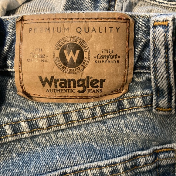 Wrangler Premium Quality relaxed fit jeans - Picture 9 of 10